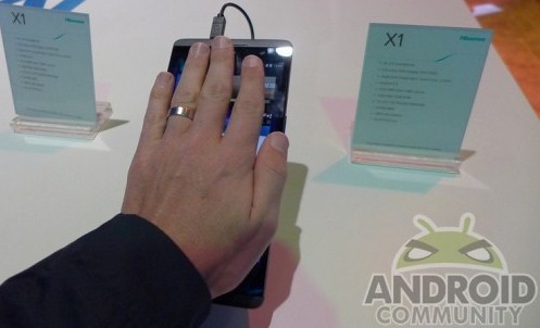 Hisense X1 Нажмите на изображение для увеличения. 
Название:	hisense_x1_smartfon_razmerom_s_planshet_1.jpg 
Просмотров:	5473 
Размер:	26.1 Кб 
ID:	574